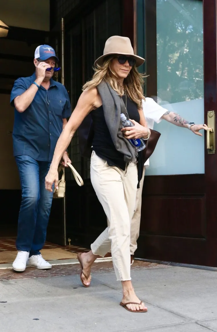 Jennifer Aniston i fitness trener uživaju u luksuznom hotelu, ali o vezi i dalje šute