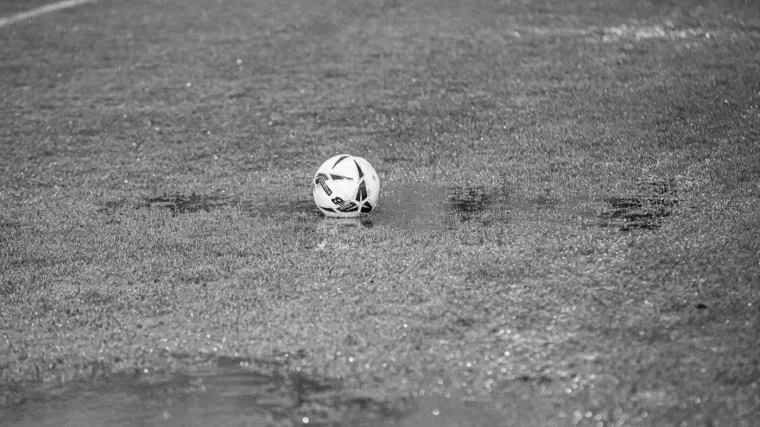 Regija tuguje! Grom ih pokosio na utakmici, nogometa&scaron; preminuo nakon &scaron;est dana