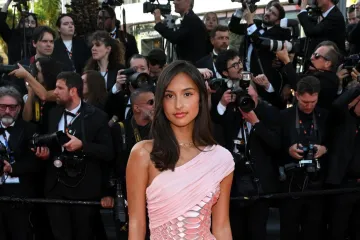 Tko je ljepotica koja ljubi slavnog vozača Formule 1? Završila je težak fakultet, a prepoznao ju je i Vogue