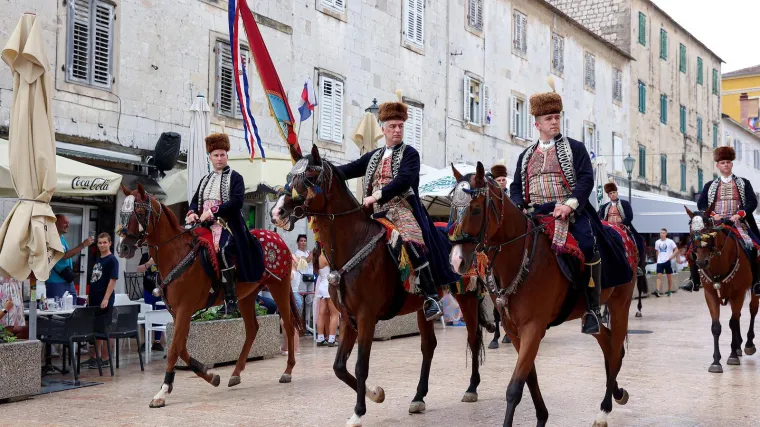 Ništa je neće omesti ove nedjelje: Na Alki se natječe 17 kopljanika, naslov brani Jure Domazet Lošo