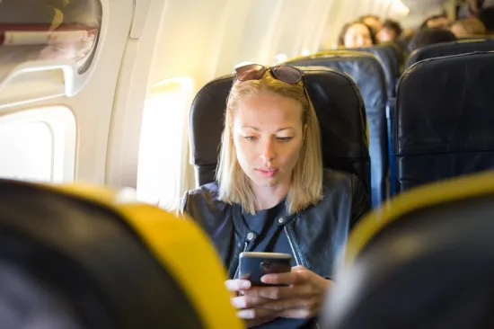 Zašto nas tjeraju da isključimo mobitele tijekom leta? Otkriveni pravi razlozi