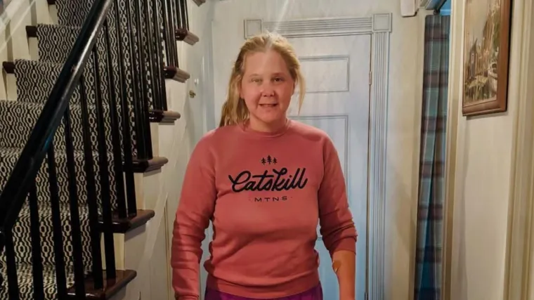 Amy Schumer završila na operacijskom stolu: Teško hoda, objavila fotografije