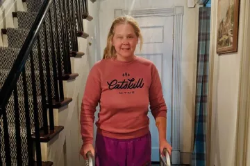 Amy Schumer završila na operacijskom stolu: Teško hoda, objavila fotografije