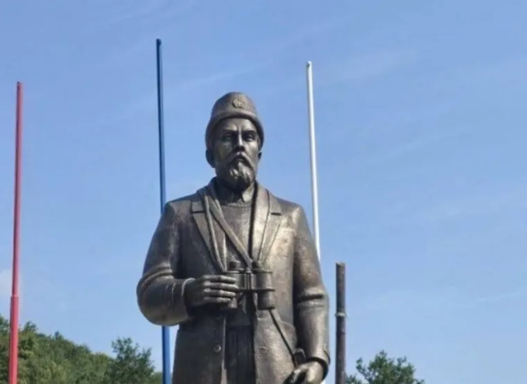 Crnogorski desničar blokirao put kako bi spasio spomenik Pavlu Đurišiću: 'Sad ću biti četnik iz inata'