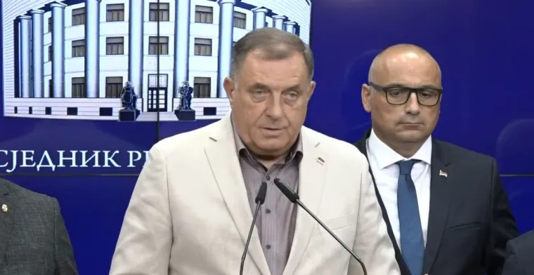 Crnogorski desničar blokirao put kako bi spasio spomenik Pavlu Đurišiću: 'Sad ću biti četnik iz inata'