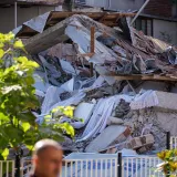 Noć su proveli na otvorenom u strahu od novih potresa: Ipak pogodilo ih je preko 200