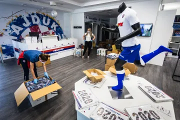Hrabri uljez napravio paniku u fan-shopu Hajduka: Pogledajte kamo je stavio Dinamov grb