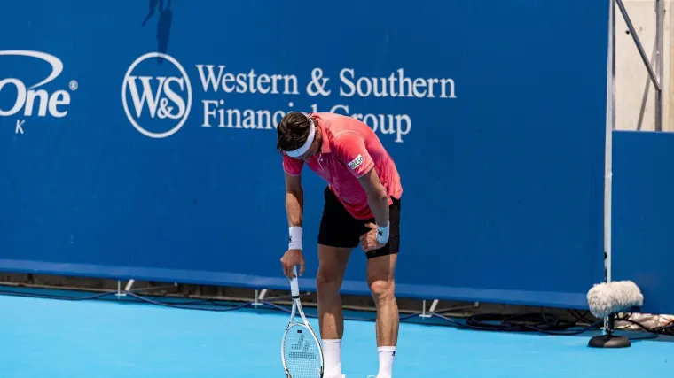 Zastrašujuće scene: Poznati tenisač se srušio na terenu! Cijeli stadion je zanijemio