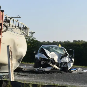 Potresni prizori lančanog sudara na A3: Cisterna prevrnuta, automobili smrskani...