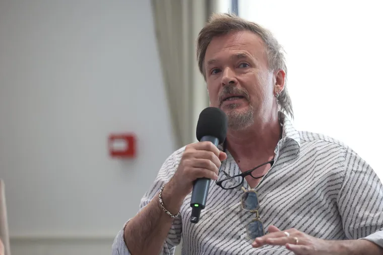 Domaće zvijezde koje prije nastupa imaju zanimljive rituale: Gibonni viri iza zavjese?