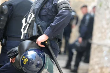 Prijetio pištoljem i bombom: Poslan odred specijalaca