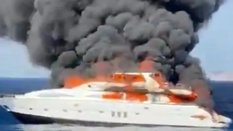 Superjahta se zapalila i potonula u more: Snimka je užasavajuća