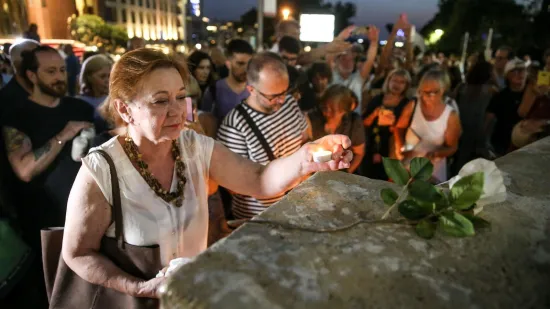 Oproštaj od Gabi Novak, Arsena i Matije: Tuga na licima, polagali cvijeće i svijeće