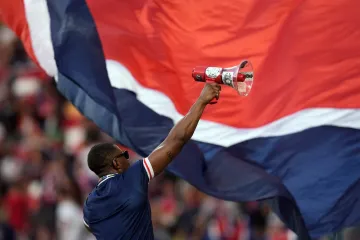 Kamere uhvatile bivšeg trenera Hajduka dok su navijači PSG-a krali šou u Udinama