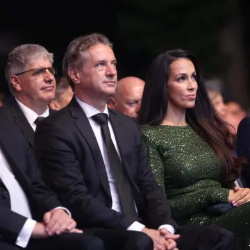 Slovenski premijer uskoro će stati na 'ludi kamen'? Već je tri godine u vezi s prelijepom Tinom
