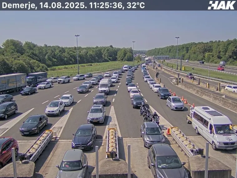 Kolone i gužve na svim cestama, promet dodatno usporavaju prometne nesreće