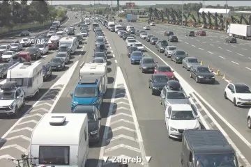 Kolone i gužve na svim cestama, promet dodatno usporavaju prometne nesreće