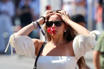 Pakleno vruće u Zagrebu – svi pričaju o djevojci u bijelom uskom kombinezonu