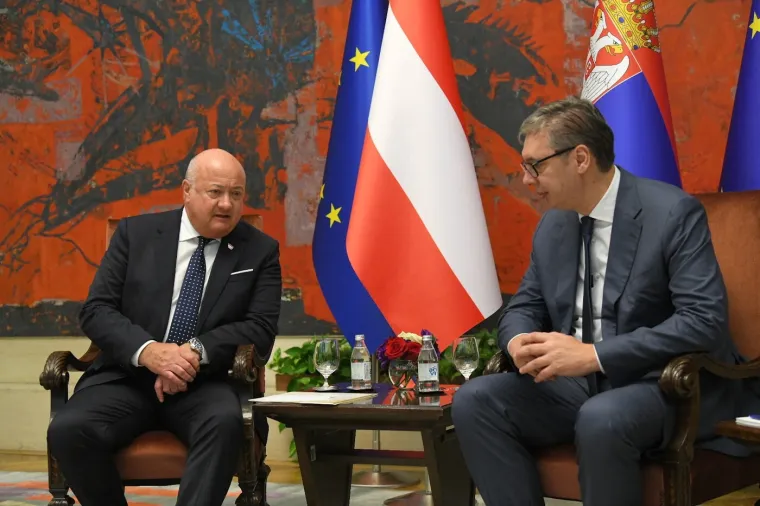 Vučić puknuo pred austrijskim novinarima, kancelar Stocker ostao u šoku: 'Nisam diktator'