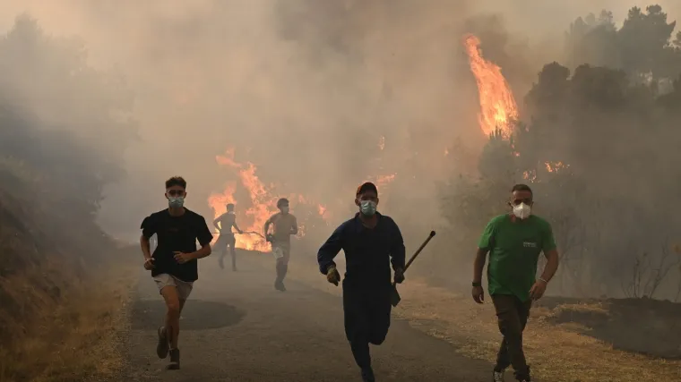 Vatreni pakao u Europi: Požari gutaju kuće i šume, troje vatrogasaca izgubilo život