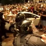 Totalna eskalacija prosvjeda: Lete jaja, dimne bombe, žestoki sukobi prosvjednika i policije