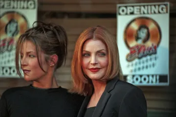 Priscilla Presley na meti teških optužbi: Navodno isključila aparate kćeri zbog nasljedstva