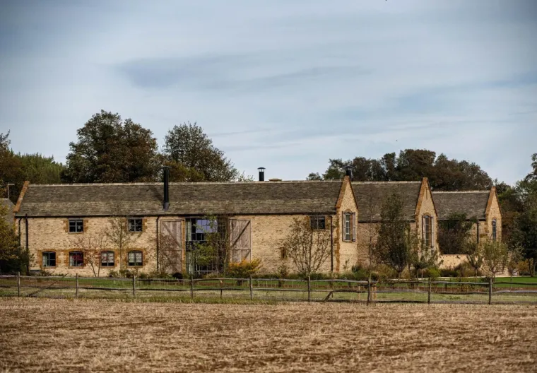 Luksuz do bola: Beckhamova vila sastoji se od saune, jezera i bazena te košta 18 milijuna eura