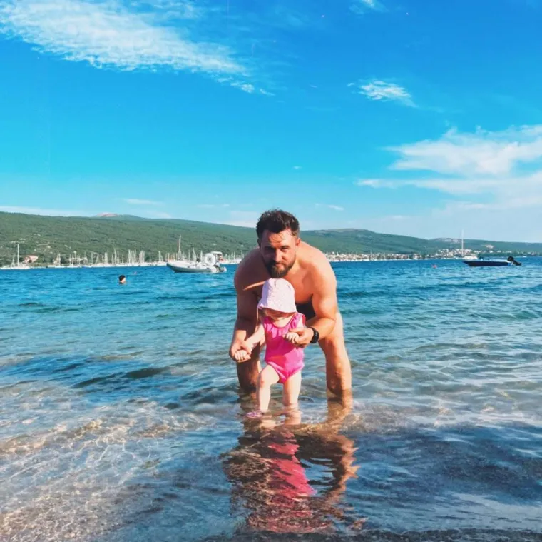 Matija Cvek podijelio fotografije s odmora: 'Godišnji s frendicom'