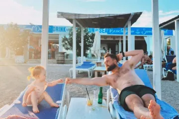 Matija Cvek podijelio fotografije s odmora: 'Godišnji s frendicom'