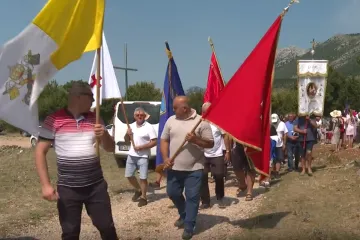 Stotine hodočasnika na stazama Velebita: Zavjet Gospi jači od umora i visina