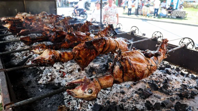 Odojak 33, janjetina 50, ćevapi 11! Skupo, ali kupaca ima: Nakon dugog hodočašća energija se mora vratiti