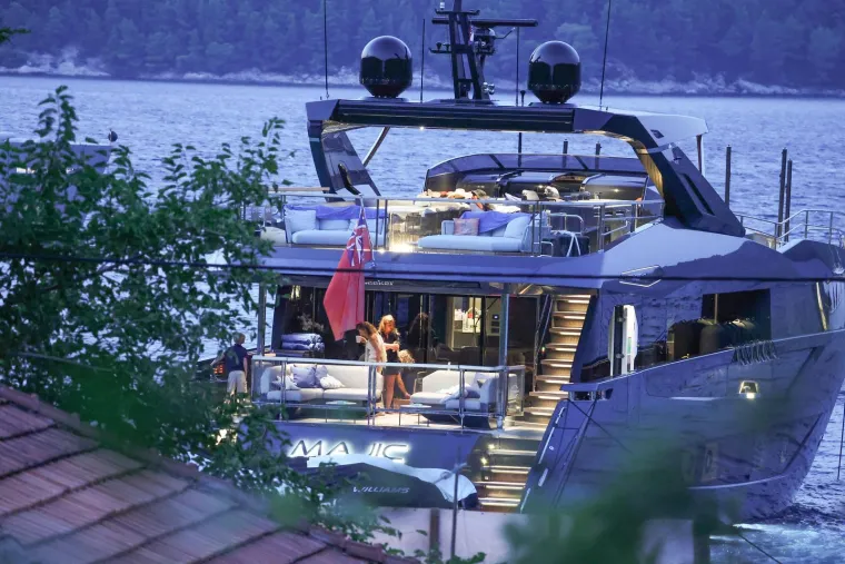 Uživancija na luksuznoj jahti: Geri Halliwell s obitelji stigla na Pelješac i očarala domaće znatiželjnike