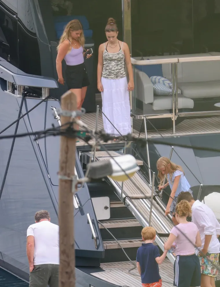 Uživancija na luksuznoj jahti: Geri Halliwell s obitelji stigla na Pelješac i očarala domaće znatiželjnike