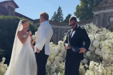 Slavni YouTuber i prekrasna manekenka izrekli sudbonosno 'da': Njezina vjenčanica oduzima dah