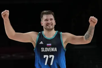 Šok za Slovence: Dončić briljirao u prvom poluvremenu pa zbog ozljede morao napustiti parket