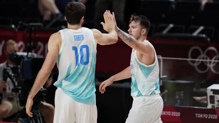 Šok za Slovence: Dončić briljirao u prvom poluvremenu pa zbog ozljede morao napustiti parket