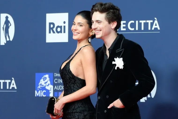 Prekinuli ili se skrivaju? Sve o Kylie Jenner i poznatom glumcu