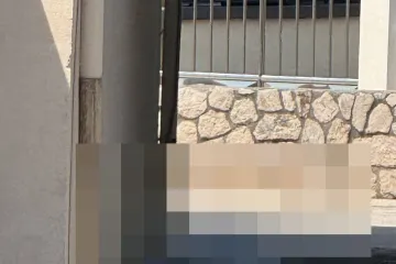 Leš žene Hitna na Pašmanu izbacila kraj crkve i prekrila plahtom? Naš političar: 'Osobno sam tome svjedočio'