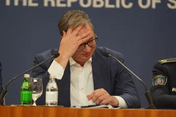 Na ulicama rat, a Vučić pokušava imati suze u očima! Pogledajte kako je nazvao Piculu i Bartulicu