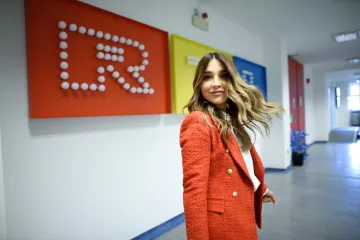 RTL-ova voditeljica zablistala u Makarskoj: Pratitelji joj komentirali cijenu haljine