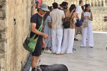 Pa ovo je hit! Ček, koga on to šeta na povodcu? Stradun stao u šoku, odmah svi izvadili mobitele