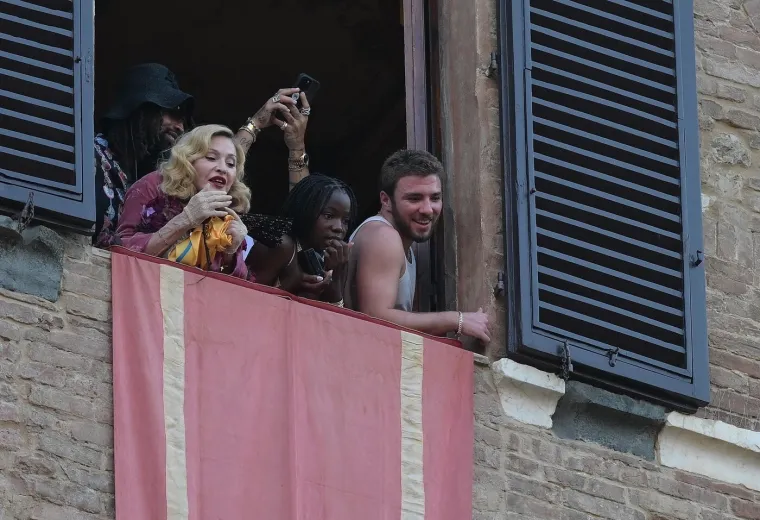 Ovo nismo očekivali! Toskana stala zbog Madonne: Ovako je kraljica popa proslavila svoj 67. rođendan