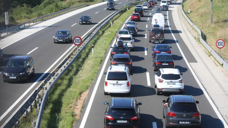 Užasne gužve na A1! Kod Bosiljeva kolona od 9 km