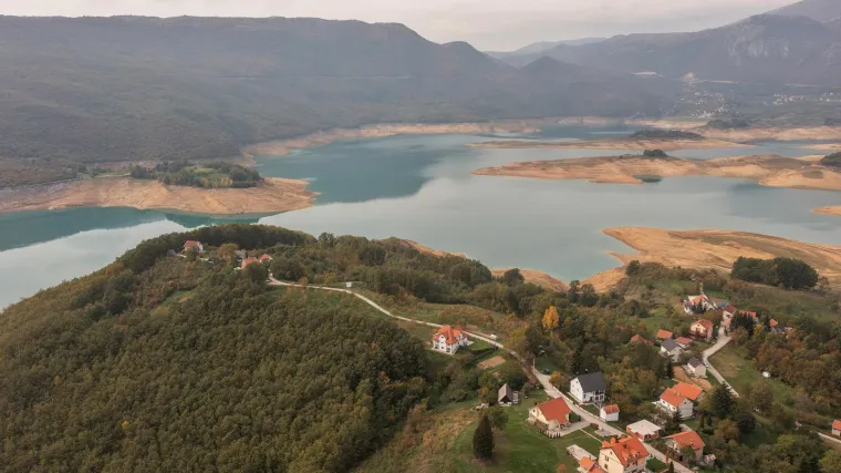 Muškarac iz Požege utopio se u Ramskom jezeru, traže njegovo tijelo