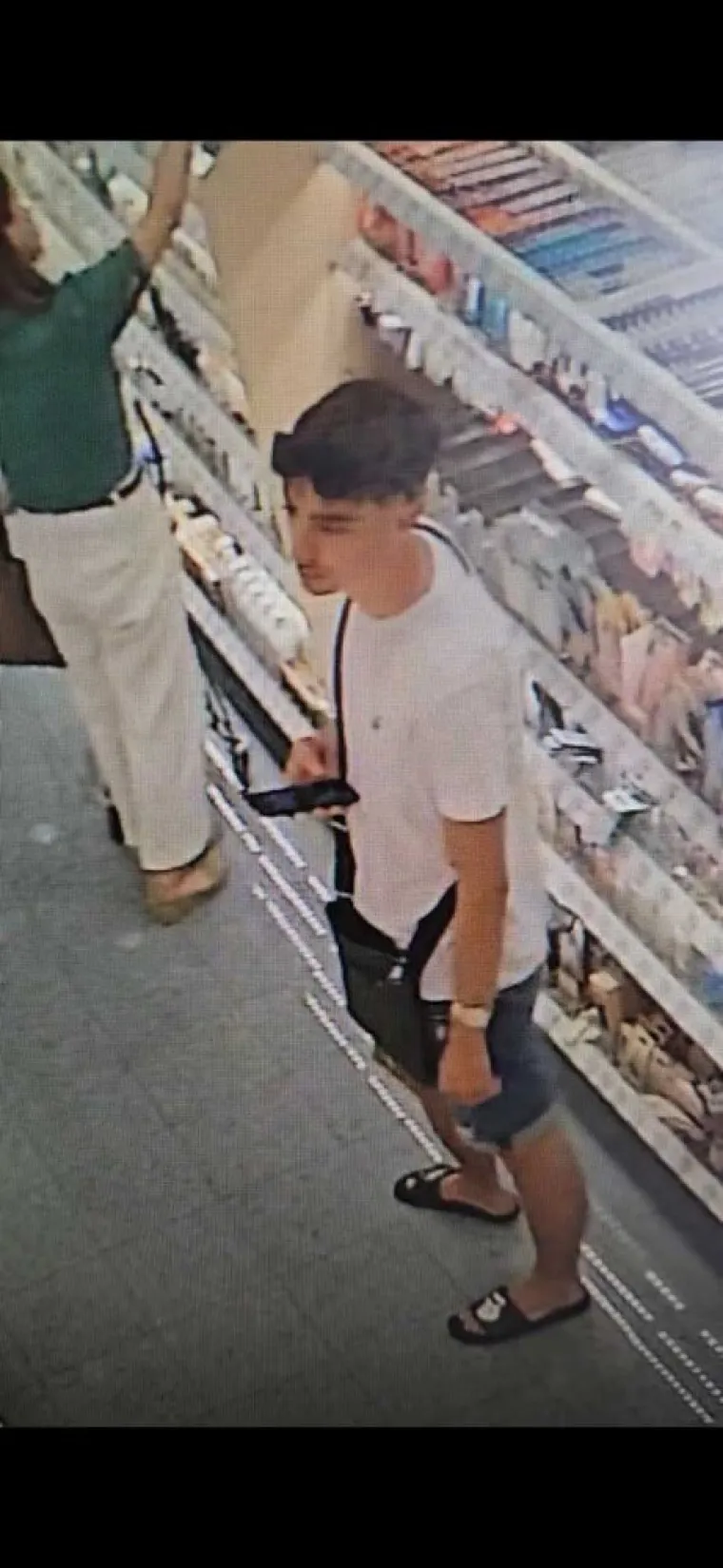 Prepoznajete li ovog muškarca? Policija objavila zašto ga traži