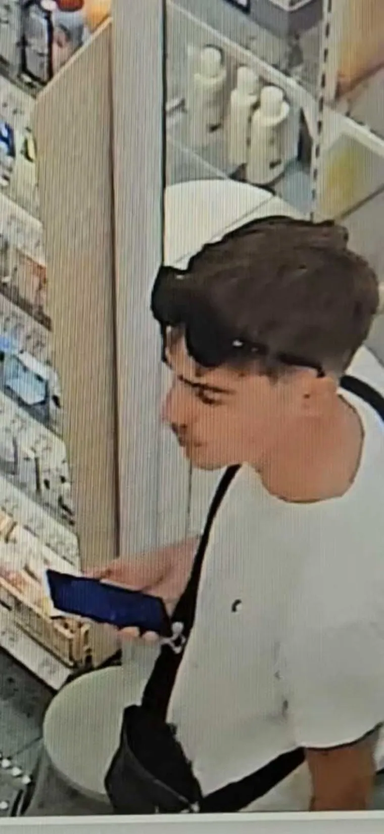 Prepoznajete li ovog muškarca? Policija objavila zašto ga traži