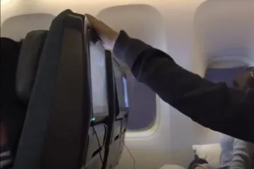 Putnici bili zarobljeni 29 sati u avionu. Pojavila se snimka s leta iz pakla: 'Stiglo je crno upozorenje...'