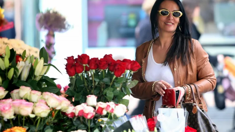 Hrvatskoj voditeljici pukao film, odgovorila na optužbe da zarađuje na švercu: 'Neću dopustiti...'