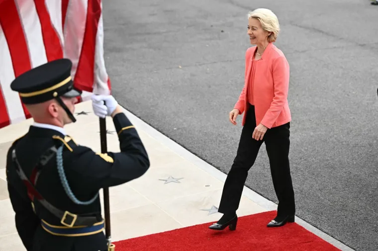 Trump: 'Počeo sam pripreme za sastanak Putina i Zelenskog'