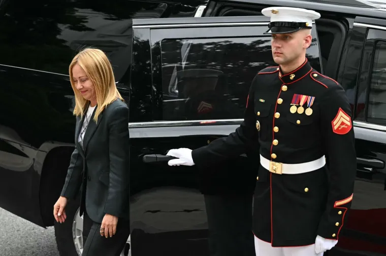 Trump: 'Počeo sam pripreme za sastanak Putina i Zelenskog'